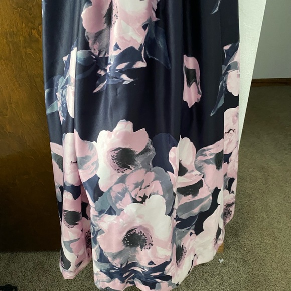 Prom dress - Picture 2 of 7